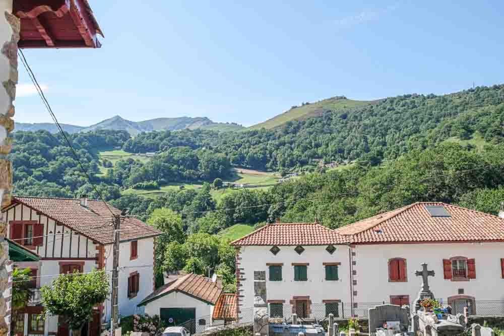 Logis Hotel Erreguina Banca Exterior foto